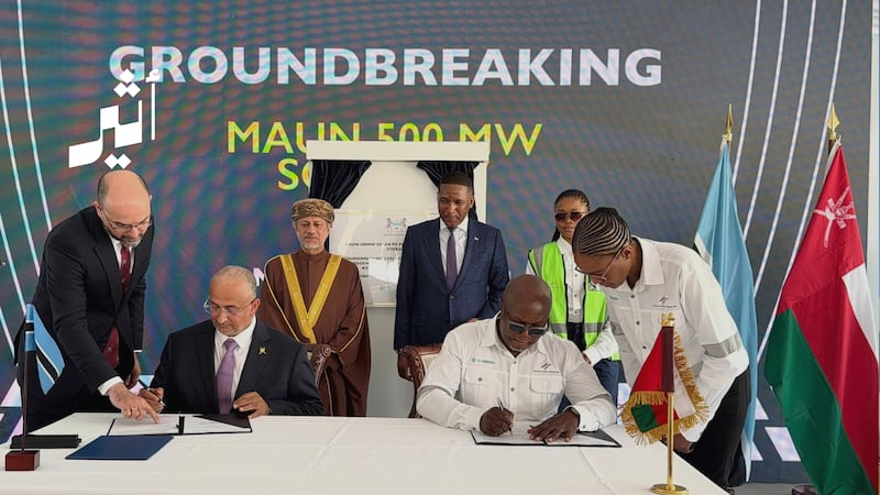 كفاءة العمل وسرعة الإنجاز: 3 أيام فقط بين مراسم التوقيع على مشروع عُماني بوتسواني في مسقط ووضع حجر أساسه في ”ماون“ البوتسوانية