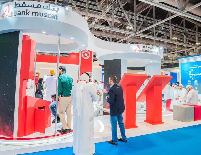 بنك مسقط يستعرض خدماته المصرفية الرقمية للأفراد والشركات في معرض كومكس
