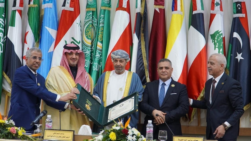 وزير الداخلية يُصرّح حول الوسام العربي الرفيع الممنوح لجلالة السلطان