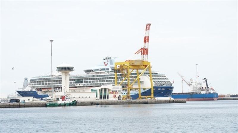 النقل توضح إجراءات تنقل البحارة من وإلى السفن