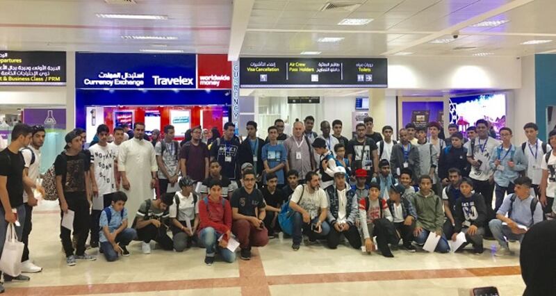 ١٠٠ طالب وطالبة في رحلة لتقوية مهارات اللغة الإنجليزية ببريطانيا