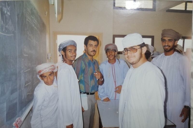 أستاذ تونسي متقاعد يقصّ علينا ما كان منه ومن عُمان