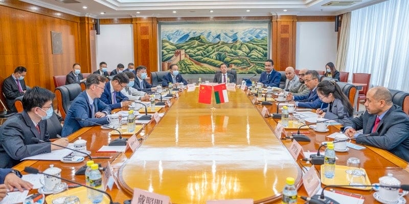 دعوة الشركات الصينية في صناعات الطاقة والمعادن للاستثمار في سلطنة عُمان