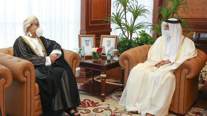 سلطنة عمان وقطر تبحثان التعاون المشترك في مجالات العمل