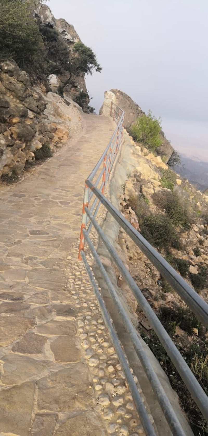 بالصور: تعرف على جمال كهف حيور في جبل سمحان