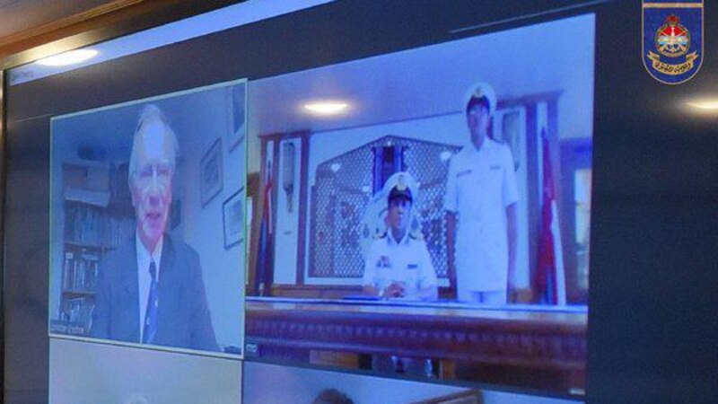 وزارة الدفاع توقع على تجديد اتفاقية جائزة السلطان قابوس للإبحار الشراعي