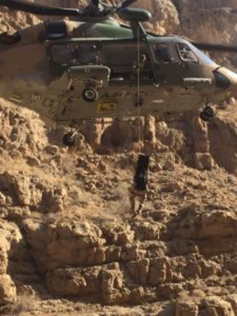 سقوط رجل من جبل وانتشال جثته