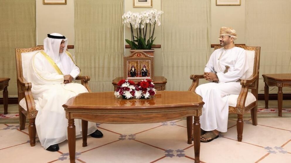 وزير الخارجية يتسلّم نسخة من أوراق اعتماد السفير الكويتي