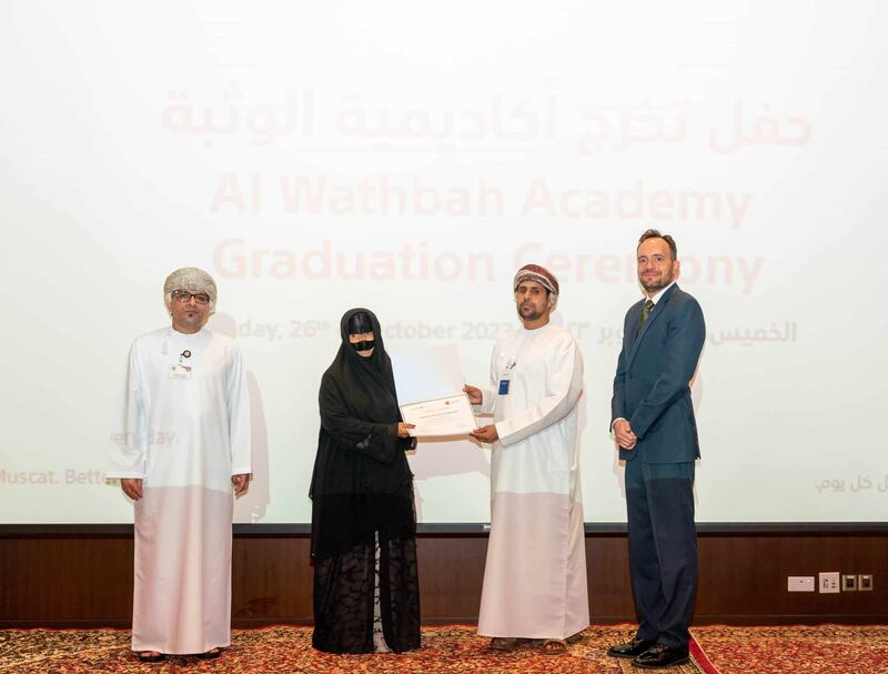 تخريج دفعة جديدة من رواد الأعمال في محافظة الوسطى ضمن أكاديمية الوثبة من بنك مسقط