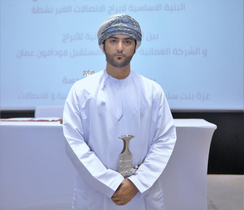 شاب عماني يروي قصة نجاحه في قطاع الاتصالات