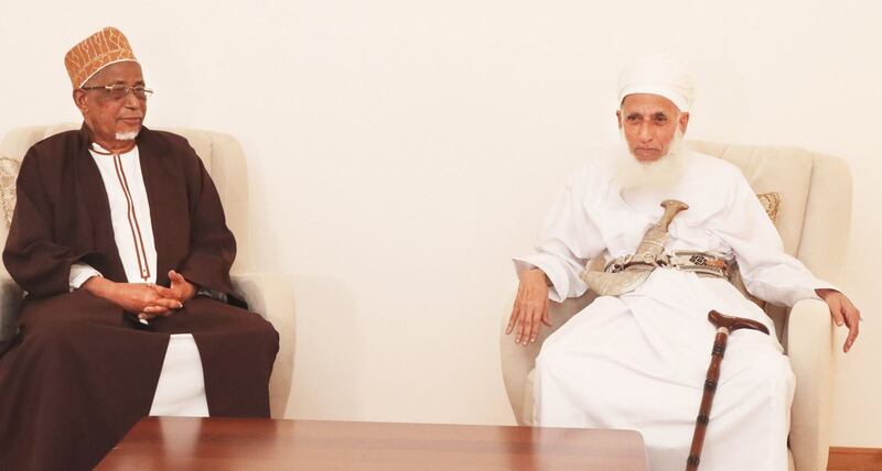 سماحة الشيخ الخليلي يبحث مع مفتي زنجبار سبل التعاون