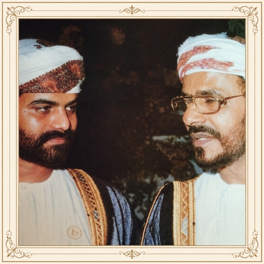 السيد سامي مع والده السيد حمد بن حمود. أرشيف السيد خالد بن حمد بن حمود