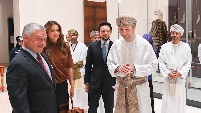 بالصور: الملك عبدالله الثاني يزور المتحف الوطني