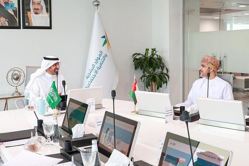 سلطنة عمان والسعودية تبحثان التعاون في الموارد البشرية