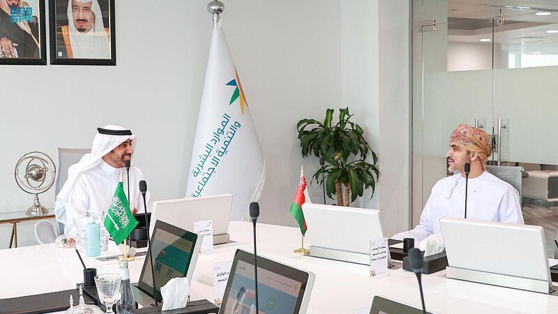 سلطنة عمان والسعودية تبحثان التعاون في الموارد البشرية