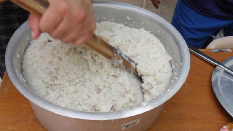 “العرسية” أشهر المأكولات العمانية في أيام العيد .. تعرف عليها
