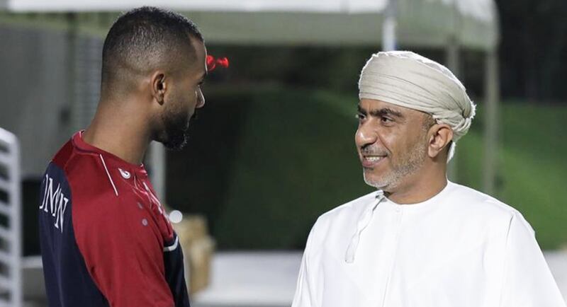 الوهيبي يلتقي باللاعبين ويوجه كلمات تحفيزية