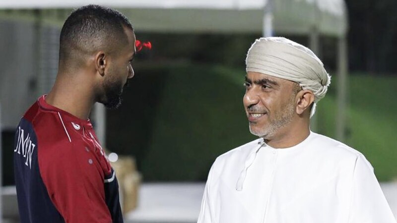 الوهيبي يلتقي باللاعبين ويوجه كلمات تحفيزية