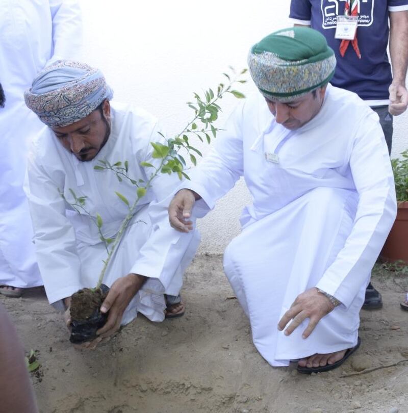 بمناسبة #يوم_الشجرة: فريق مبادرون يطلق حملة “البساط الأخضر مسؤوليتنا جميعًا”