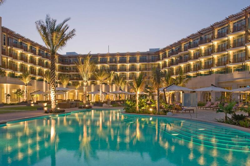 الدقم تجمع بين السياحة والاقتصاد