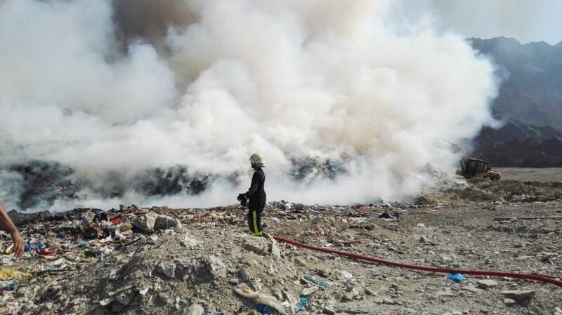 بالصور: حريق في مردم نفايات بالعامرات