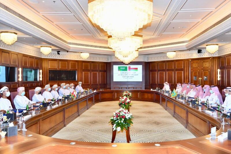 الفريق العماني السعودي المشترك يزور منفذ الربع الخالي