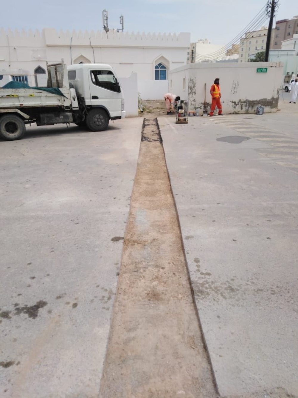 ضبط شركة أعمال قطعت الطريق بدون ترخيص