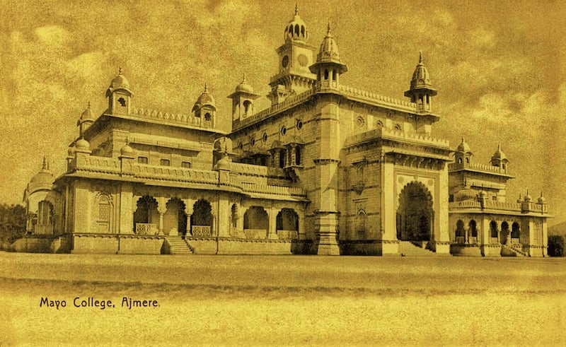 ماذا تعرف عن الكلية التي درس فيها السلطان سعيد بن تيمور والسيد فهر؟