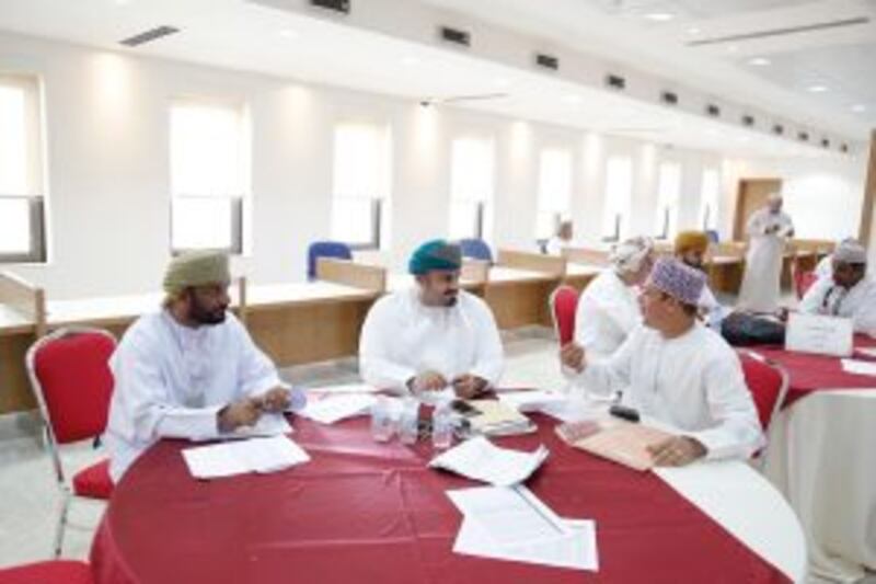 القوى العاملة تعرض فرص عمل للمواطنين المسرحين من لارسن وتوبرو