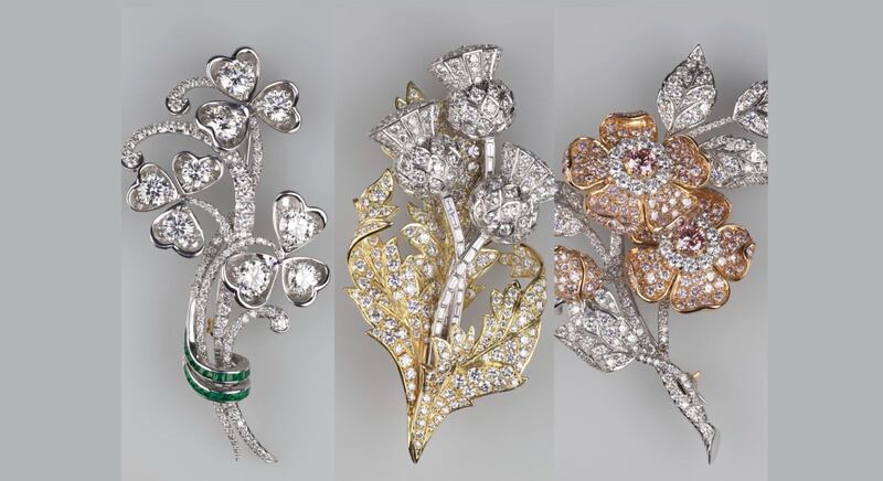 5 بروشات هدايا من السلطان قابوس للملكة إليزابيث، إليك هذه المعلومات عنها