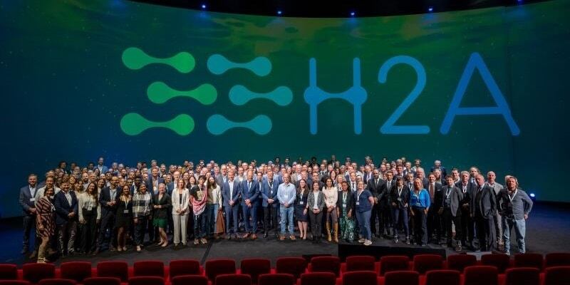 الترويج للهيدروجين الأخضر العماني من بوابة هولندا