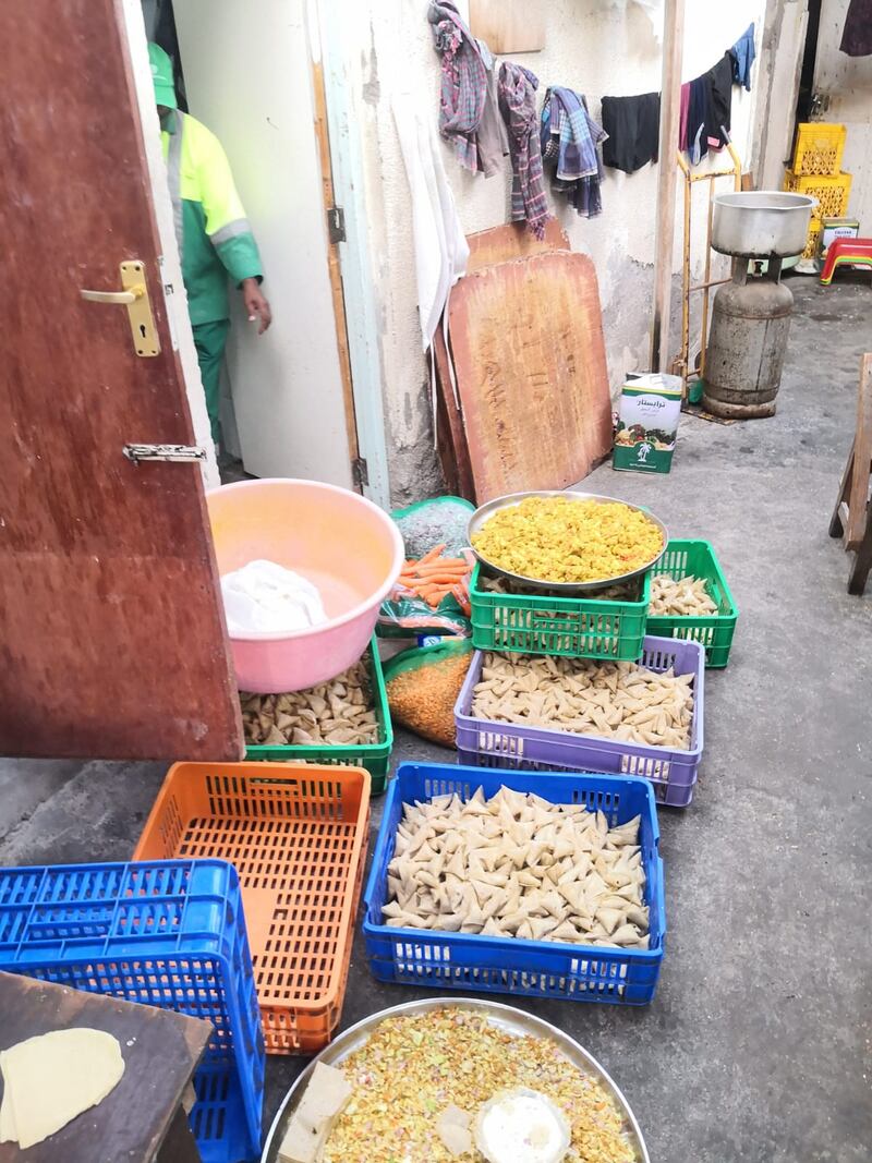 بالصور: مداهمة تكشف مخالفة تخص تحضير الأطعمة