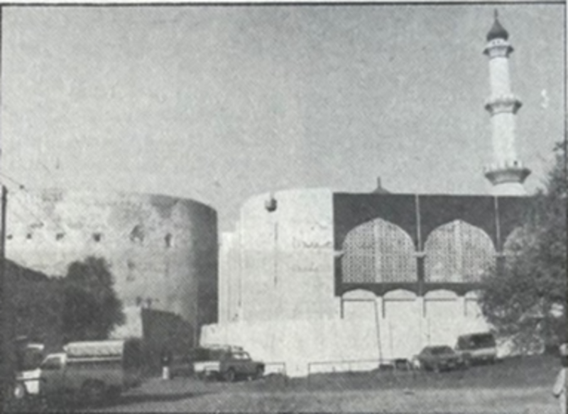 مسجد السلطان قابوس بنزوى وكان ملحقًا به معهد ديني