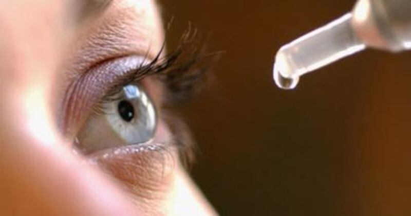 لمن لا يعرف استخدام قطرة العين؛ اقرأ هذه الخطوات الـ 11 من طبيب مختص