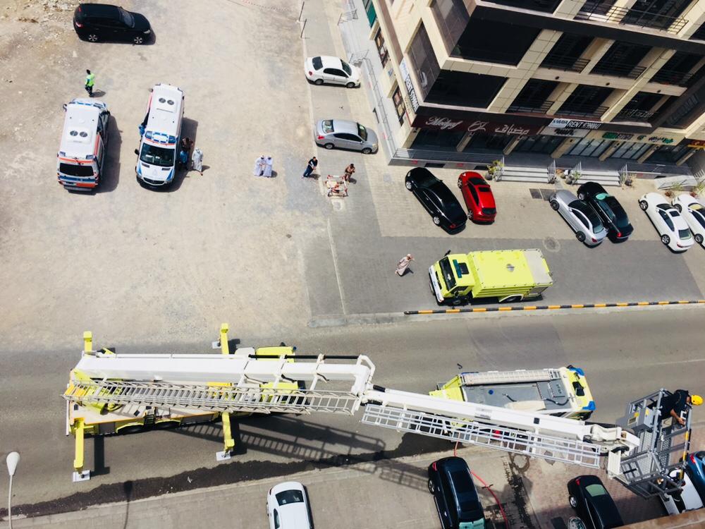 إنقاذ محتجزين في حريق بالسيب