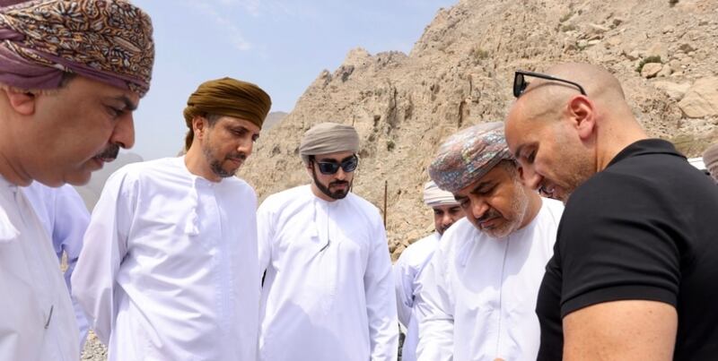 زيارة ميدانية للاطلاع على مشروعات النقل الإستراتيجية في مسندم