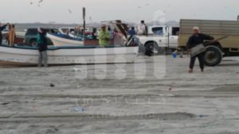 بالفيديو والصور: ممارسات خطيرة على السواحل الشرقية والجنوبية. .ومواطنون “يُعانون” و”يناشدون”