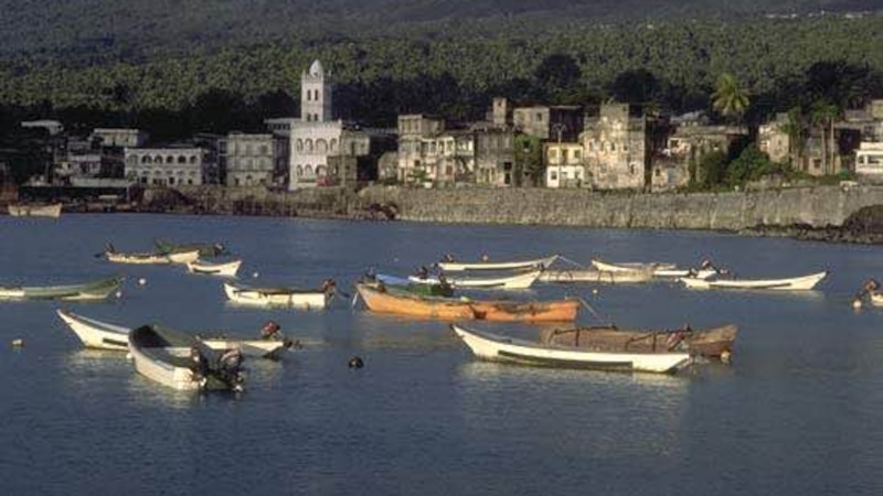 المؤامرة الفرنسية للإطاحة بالإمبراطورية العُمانية في جزر القمر