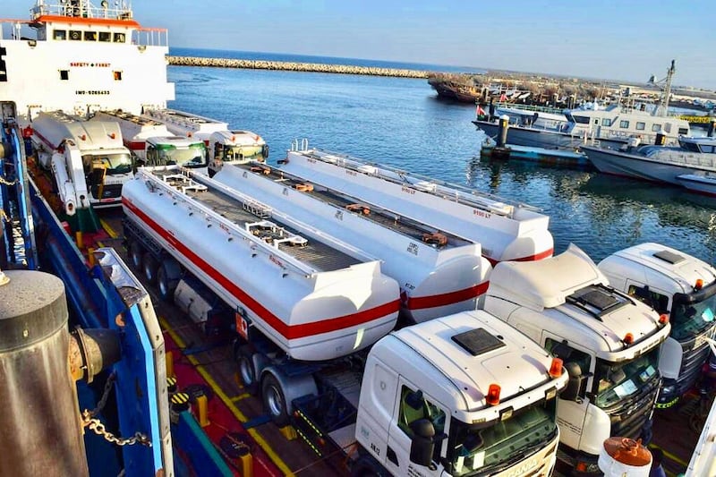 من وإلى مسندم : نقل 11000 شخص و 9000 طن من البضائع والسلع