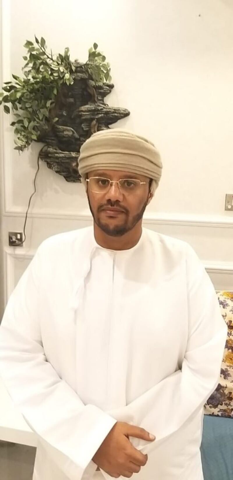 آخر الأحياء منهم يروي التفاصيل: حكاية السفراء الستة إلى مسقط ولقائهم بالسلطان قابوس بن سعيد