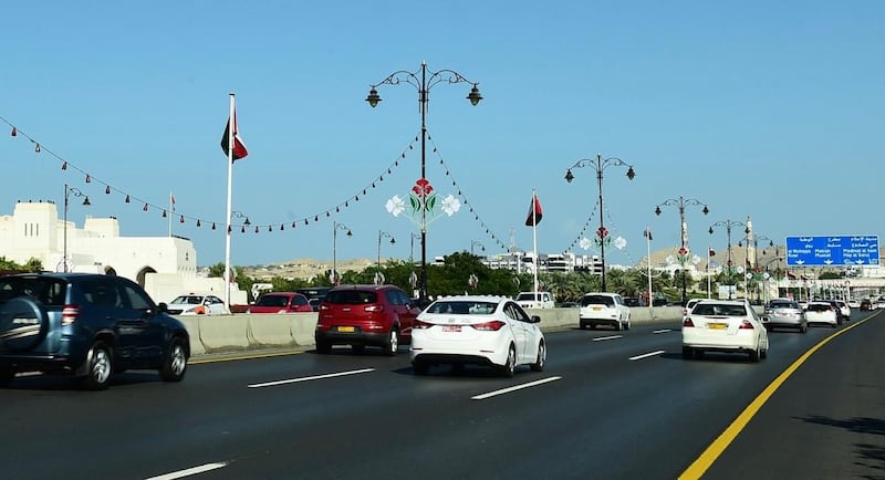 ما ضوابط وضع الملصقات الوطنية على المركبات؟