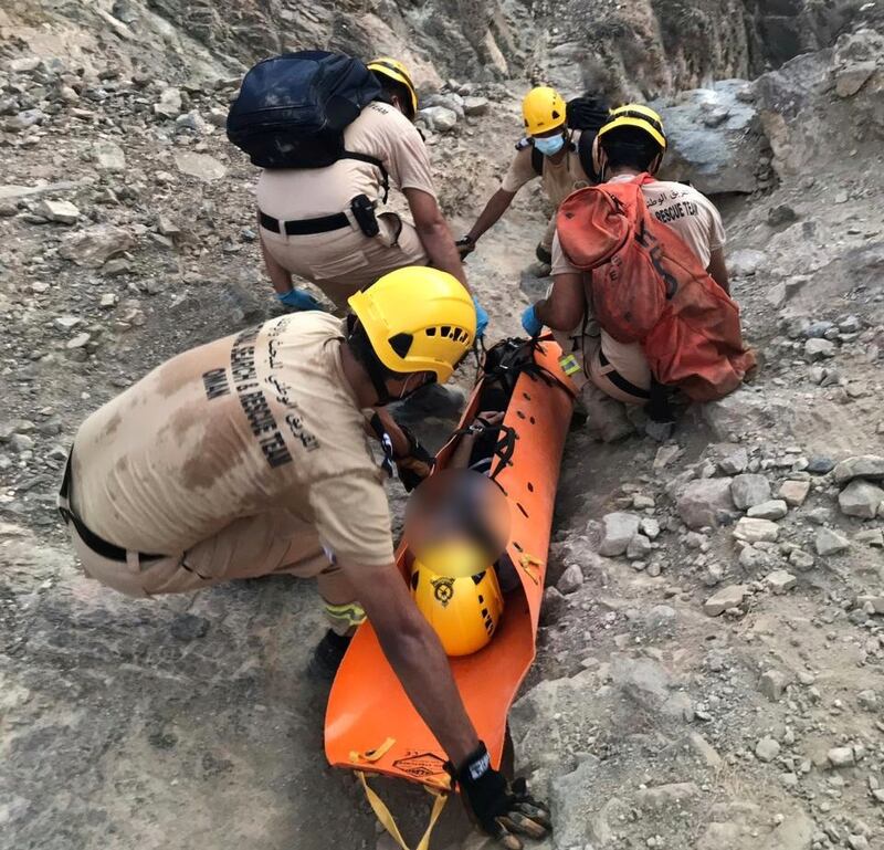 إسعاف مواطن أصيب في مسير جبلي