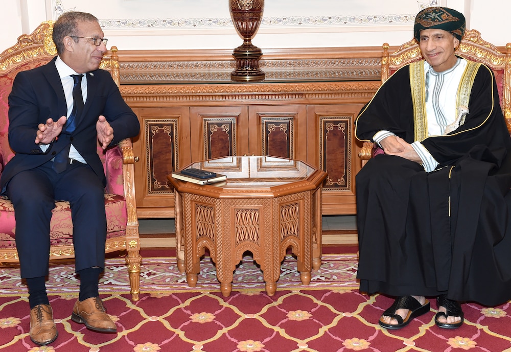سمو السيد فهد يستقبل رئيس الاتحاد البرلماني الدولي والرئيس الأسبق لجنوب أفريقيا