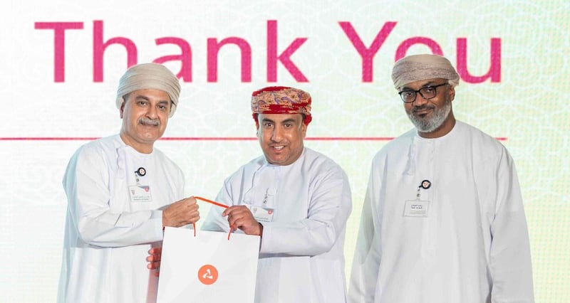 بلغ عددهم 129 موظفًا وموظفة: بنك مسقط يحتفي بنجاحات وإنجازات الموارد البشرية من ذوي الخدمة الطويلة