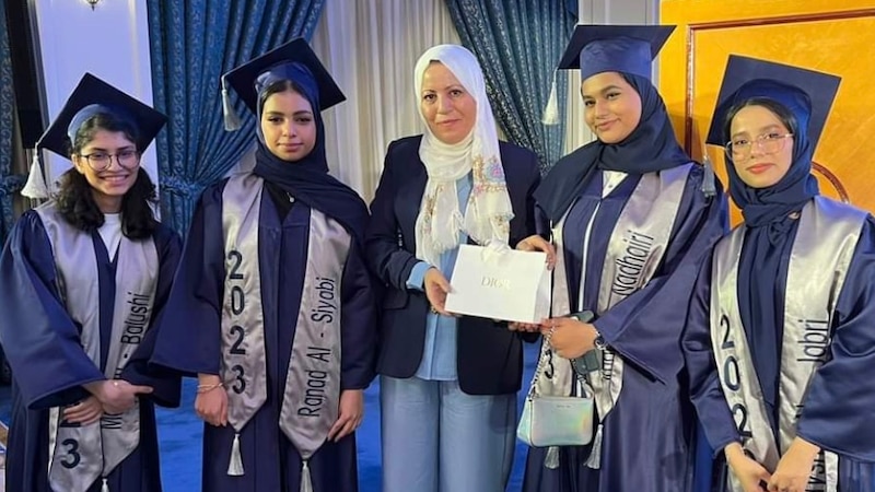 قصة المعلمة التونسية التي قال عنها طلابها بأنها “كانت أمًا”