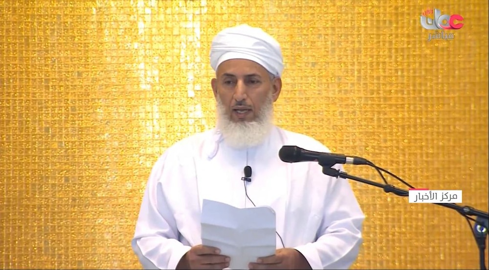 بالصور: جلالة السلطان يؤدي صلاة العيد