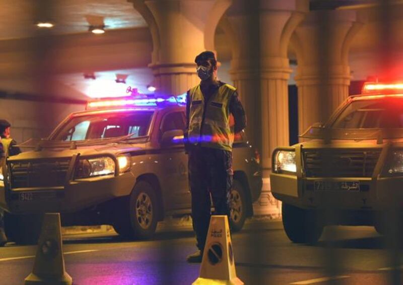 الشرطة تُعايِد وتشدد على الالتزام وتضع أرقامًا للتبليغ عن المخالِفين