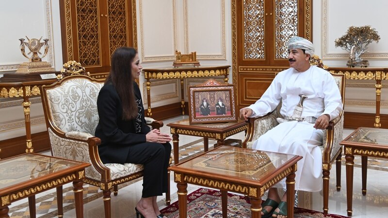 وزير المكتب السُّلطاني يستقبل سفيرة الأردن الجديدة