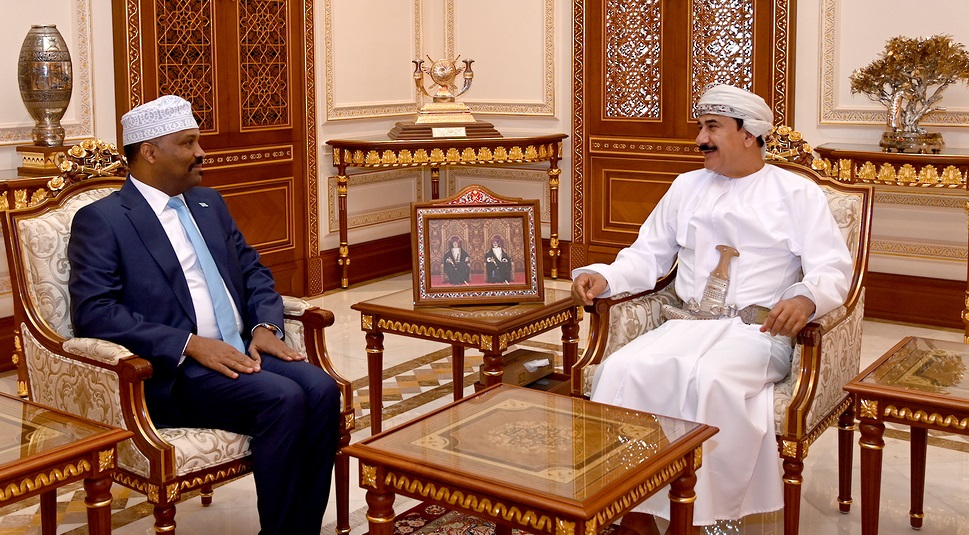 وزير المكتب السلطاني يستقبل السفير الصومالي 