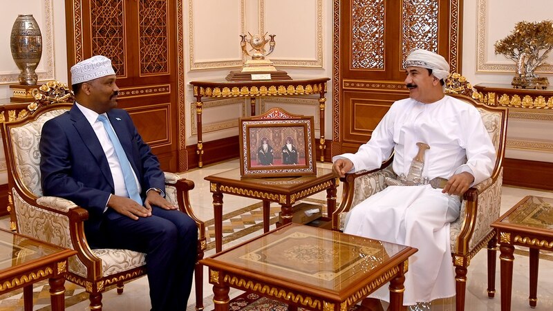 وزير المكتب السلطاني يستقبل السفير الصومالي